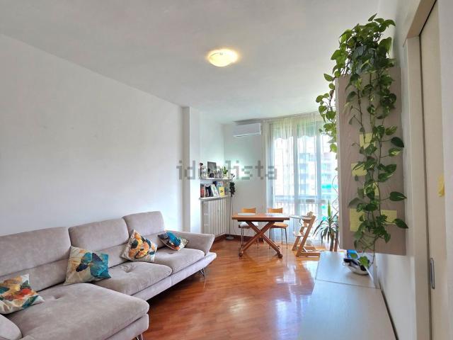 Appartamento in affitto di 77 m² in Viale Ercole Marelli, 19