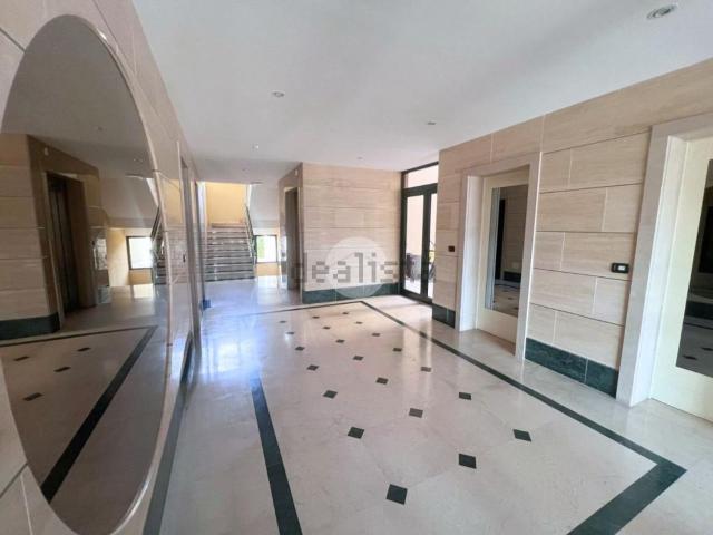 Appartamento in affitto di 77 m² in Viale Giovanni Bovio, 1