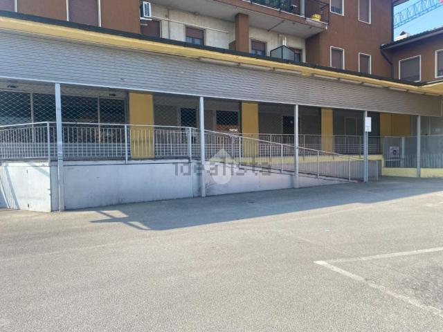 Appartamento in affitto di 740 m² in Viale Cremona, 209