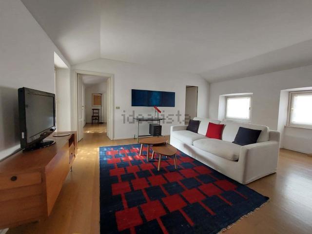 Appartamento in affitto di 74 m² in Via dell&apos Orso, 16