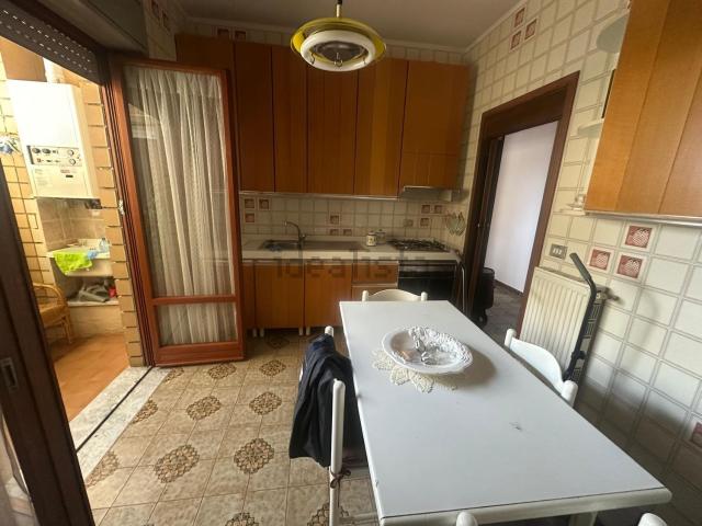 Appartamento in affitto di 75 m² in Vico I&apos  Crotone, 22