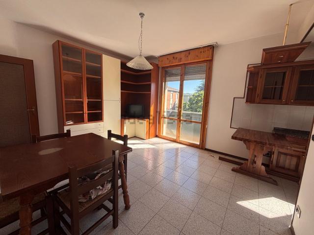 Appartamento in affitto di 75 m² in Via U. Foscolo
