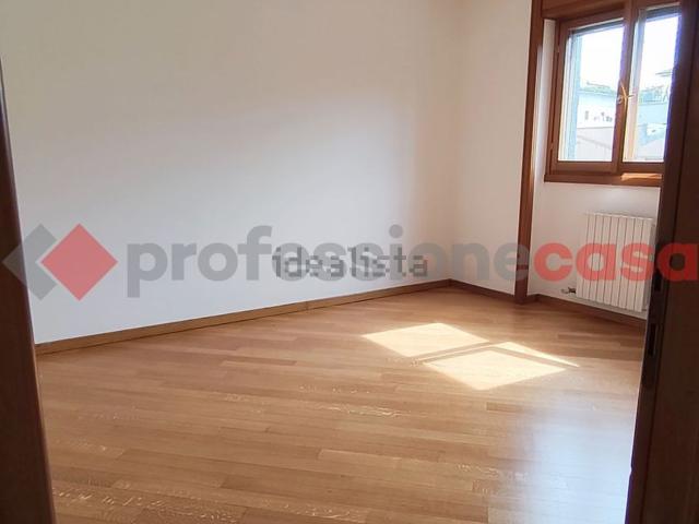 Appartamento in affitto di 75 m² in Via Valtellina, 32