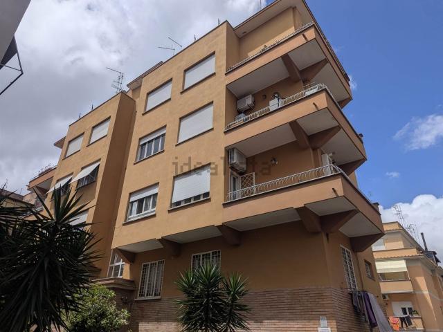Appartamento in affitto di 75 m² in Via Achille Mauri, 5