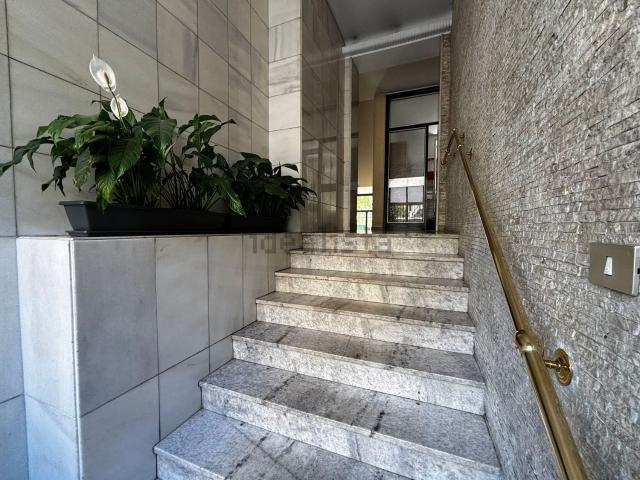 Appartamento in affitto di 75 m² in Via Antonio Carnevali, 43