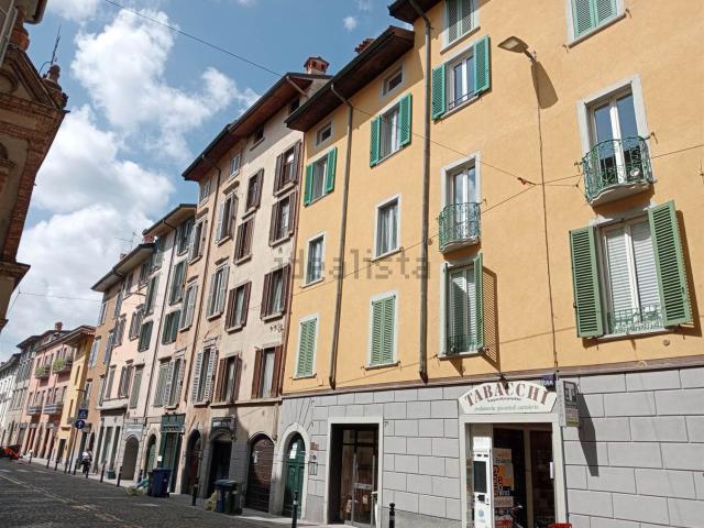 Appartamento in affitto di 75 m² in Via Broseta, 9