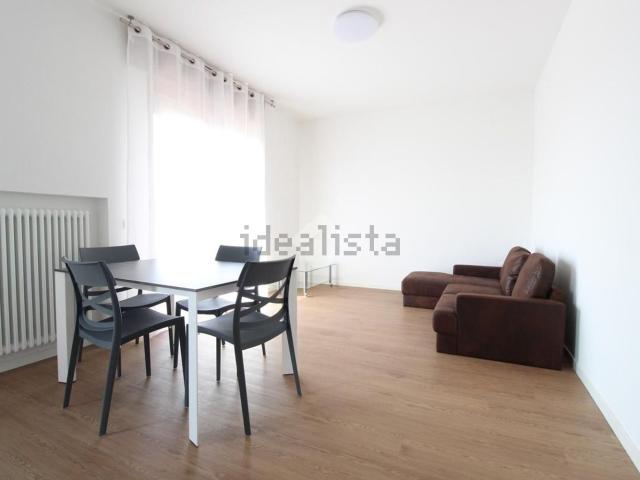 Appartamento in affitto di 75 m² in Via Casimiro Varese, 9