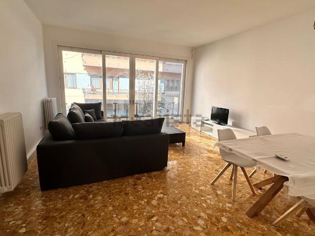 Appartamento in affitto di 75 m² in Via Daniele Manin