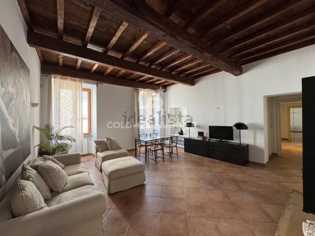 Appartamento in affitto di 75 m² in Via di Parione
