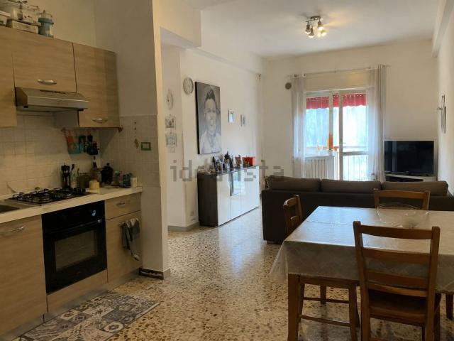 Appartamento in affitto di 75 m² in Via Emilia Levante