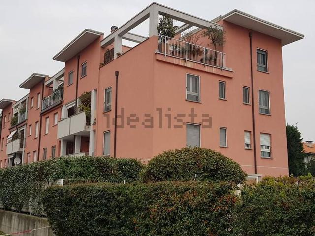 Appartamento in affitto di 75 m² in Via Lario, 42