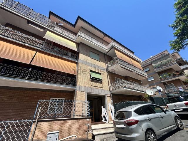 Appartamento in affitto di 75 m² in Via Legione Partica, 63