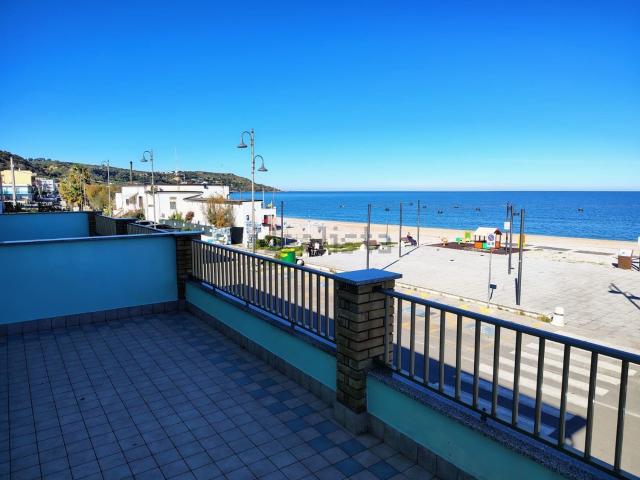 Appartamento in affitto di 75 m² in Via Lungomare, 60