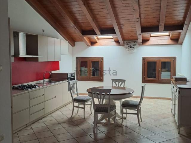 Appartamento in affitto di 75 m² in Via Roma