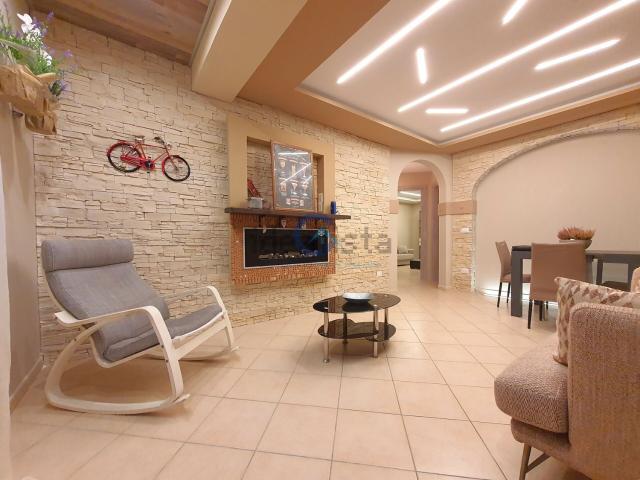Appartamento in affitto di 75 m² in Viale Fiume Mesima, 39