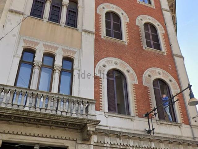 Appartamento in affitto di 76 m² in Via G. Leopardi, 9