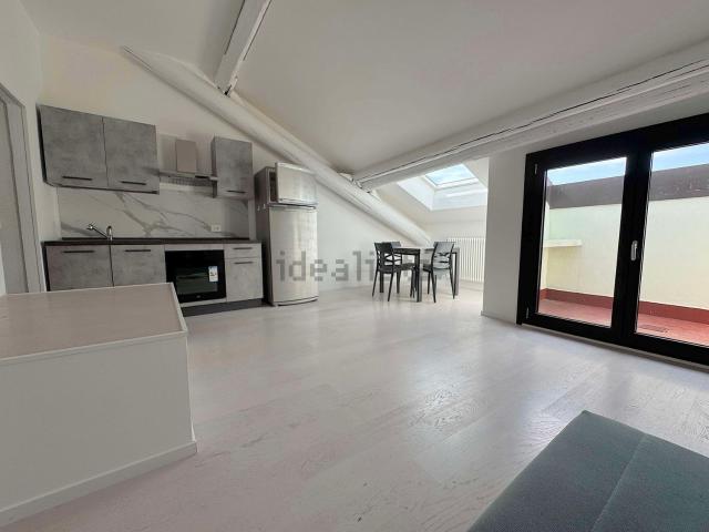 Appartamento in affitto di 78 m² in Corso Italia, 49
