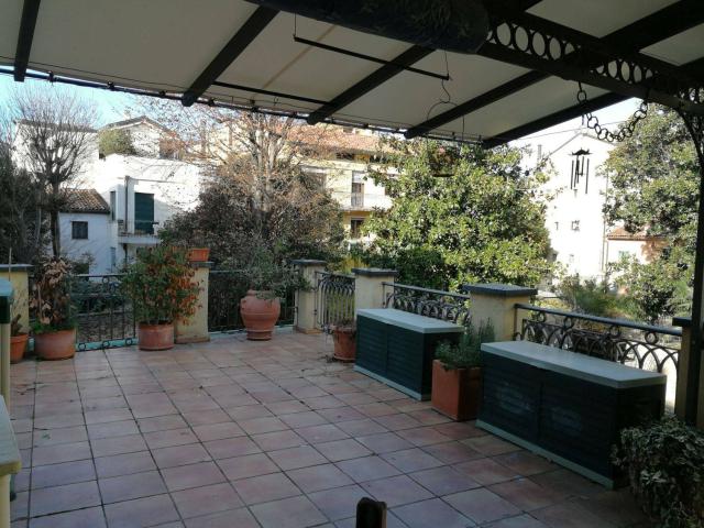 Appartamento in affitto di 79 m² in Via Roma