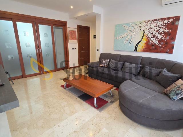 Appartamento in affitto di 83 m² in Via Federico Rosazza