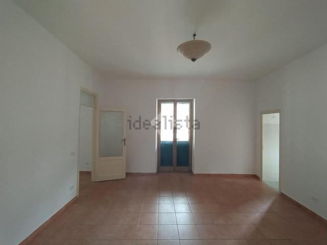 Appartamento in affitto di 83 m² in Via Lungarini, 20