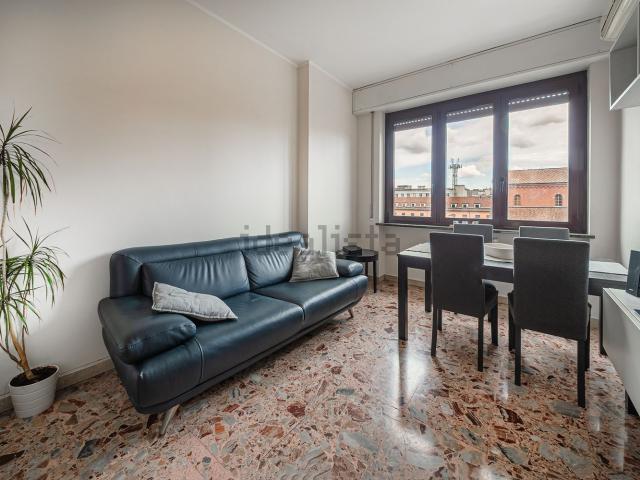 Appartamento in affitto di 83 m² in Via Melchiorre Gioia, 67