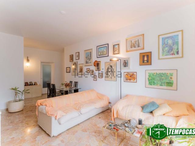 Appartamento in affitto di 83 m² in Viale Legioni Romane, 28