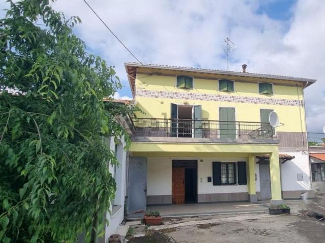 Appartamento in affitto di 800 m² in Via Gazzata
