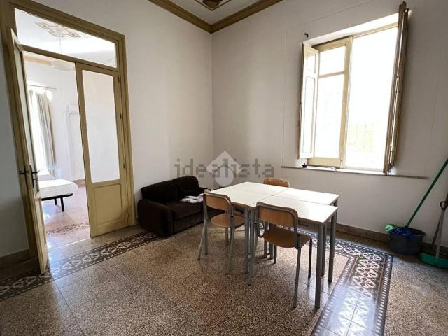 Appartamento in affitto di 80 m² in Corso Camillo Finocchiaro Aprile, 196