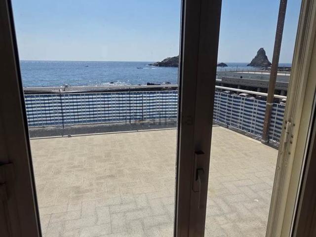 Appartamento in affitto di 80 m² in Lungomare Dei Ciclopi, 100
