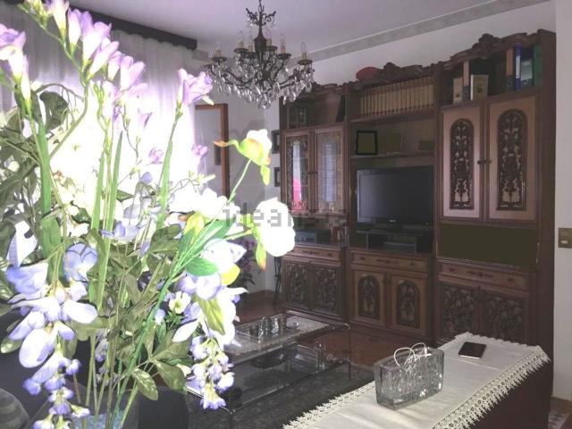 Appartamento in affitto di 80 m² in Vico I&apos  Crotone