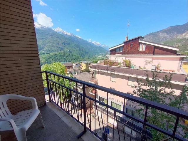 Appartamento in affitto di 80 m² in Via A. Vuillerminaz, 50