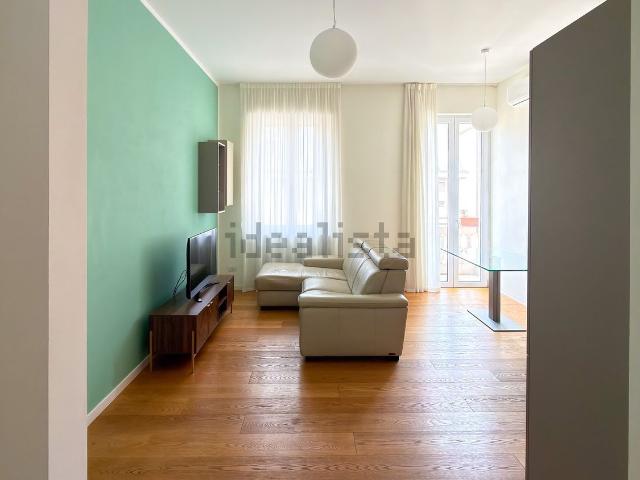 Appartamento in affitto di 80 m² in Via Alessandro Tadino, 44