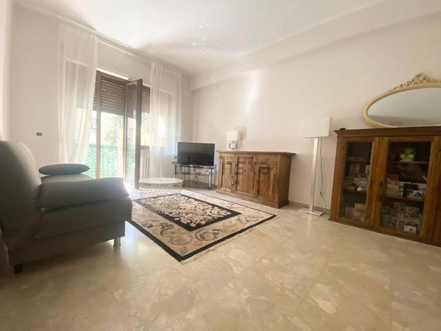 Appartamento in affitto di 80 m² in Via del Milite Ignoto, 3