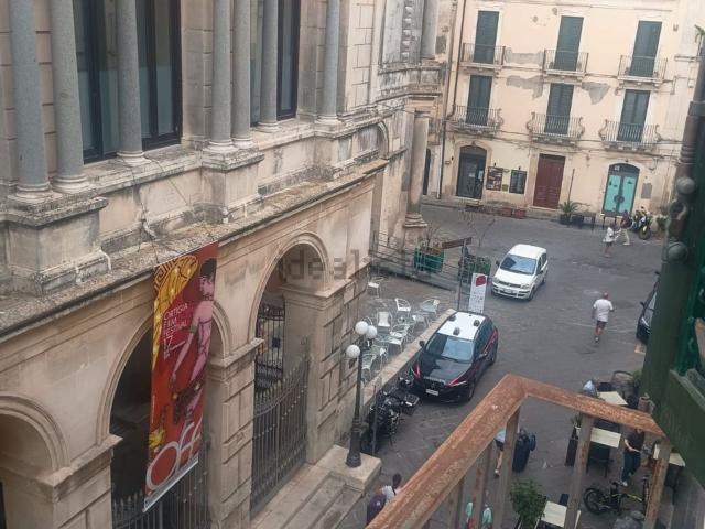 Appartamento in affitto di 80 m² in Via del Teatro