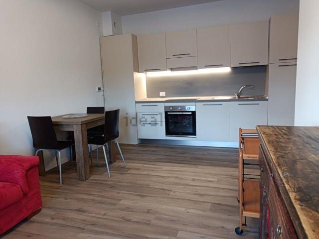 Appartamento in affitto di 80 m² in Via delle Azalee, 4