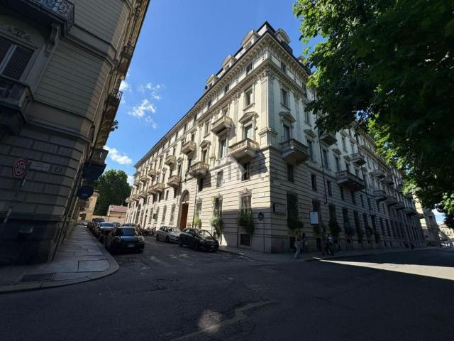 Appartamento in affitto di 80 m² in Via Michele Ponza, 2