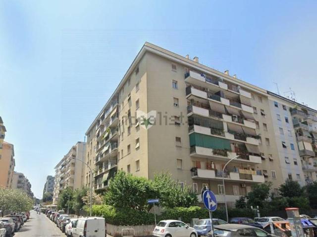 Appartamento in affitto di 80 m² in Via Statilio Ottato