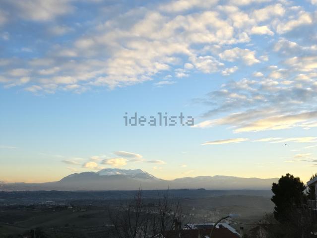 Appartamento in affitto di 80 m² in Viale D&apos Annunzio