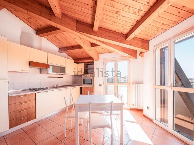 Appartamento in affitto di 80 m² in Viale Umbria, 76