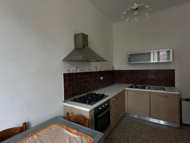 Appartamento in affitto di 81 m² in Via Carlo Capelli, 27
