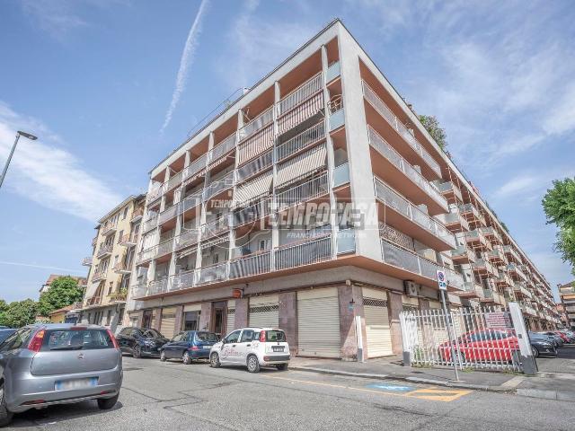 Appartamento in affitto di 81 m² in Via Luca della Robbia, 10