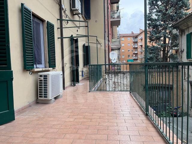 Appartamento in affitto di 81 m² in Via Mascarella, 73
