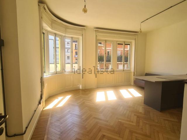 Appartamento in affitto di 81 m² in Via Mauro Macchi, 28