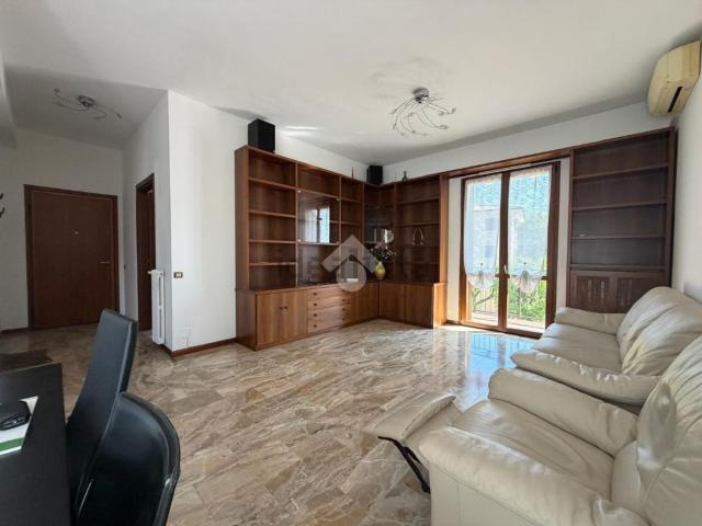 Appartamento in affitto di 87 m² in Via Donato Bramante, 4