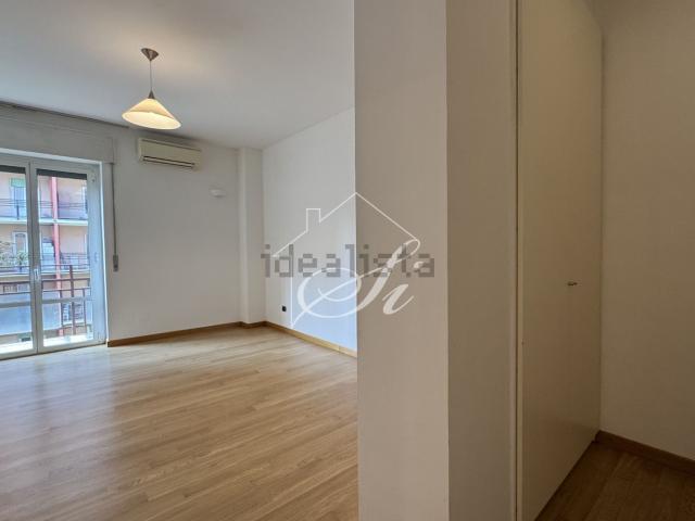 Appartamento in affitto di 87 m² in Via Francesco Caracciolo, 28