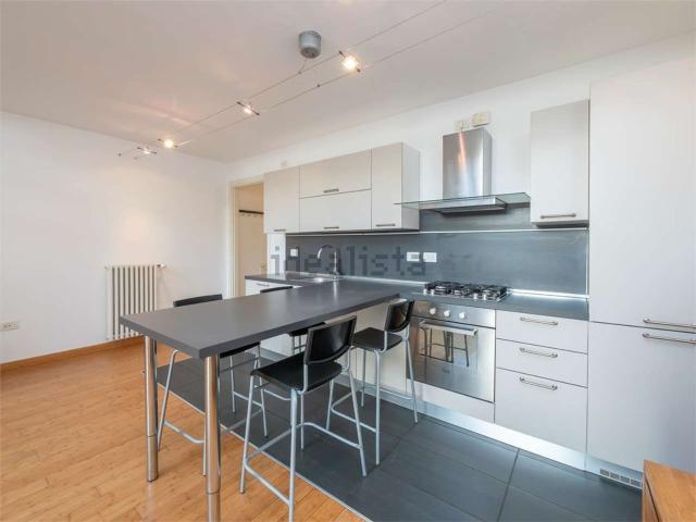 Appartamento in affitto di 84 m² in Via Adelaide Bono Cairoli, 28