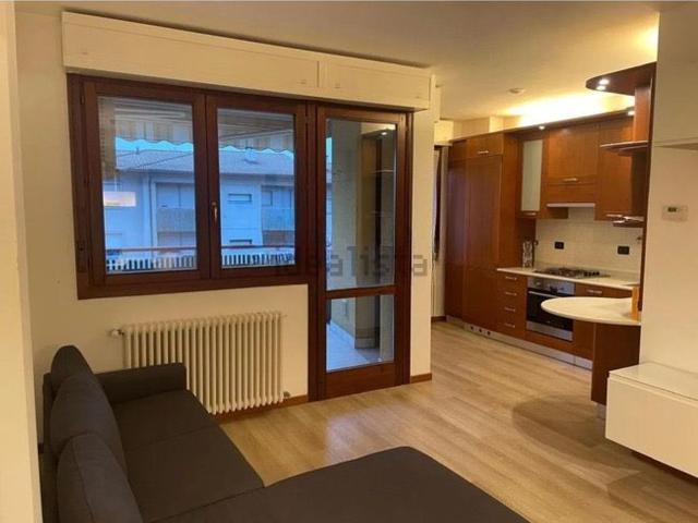 Appartamento in affitto di 84 m² in Via della Costituzione