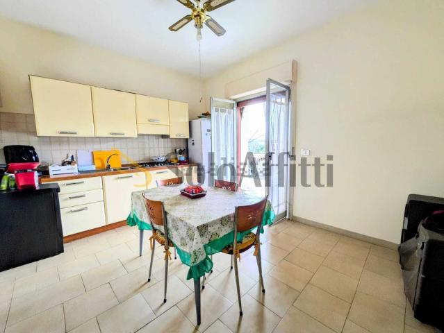 Appartamento in affitto di 84 m² in Via Marina