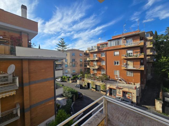 Appartamento in affitto di 84 m² in Via Montasio, 41