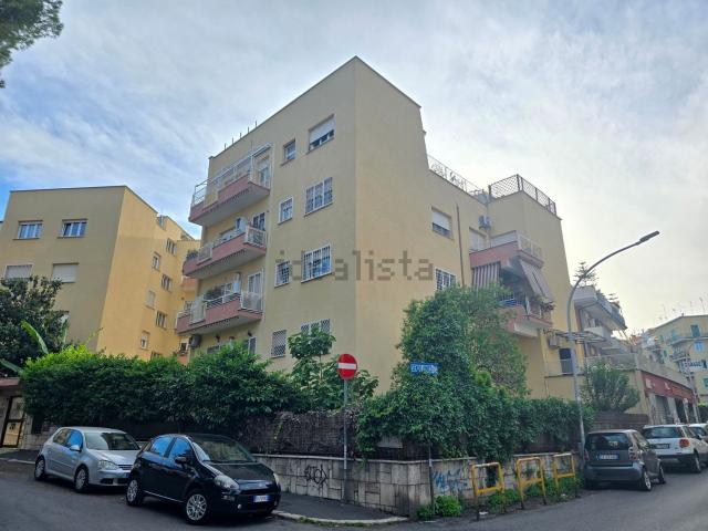 Appartamento in affitto di 84 m² in Via Montasio, 41
